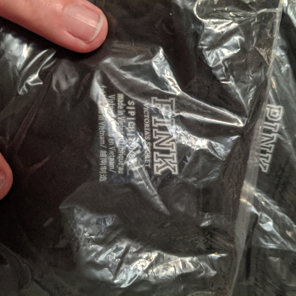 New in bag - VS Pink long sleeved crop top - Picture 3 of 3